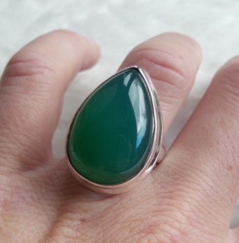 Zilveren ring gezet met druppelvorm groene Onyx maat 17.5 mm